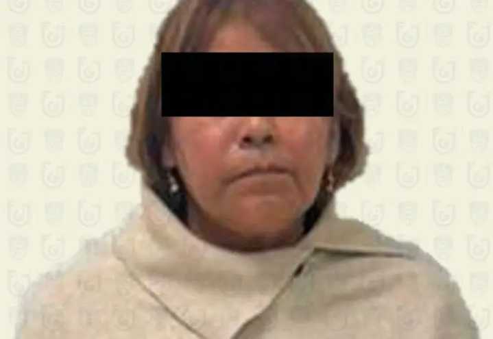 Detienen a mujer que asesinó a su papá y lo enterró en su hogar; huyó más de una década