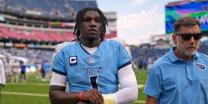 Titans coach announces play-calling change amid 0