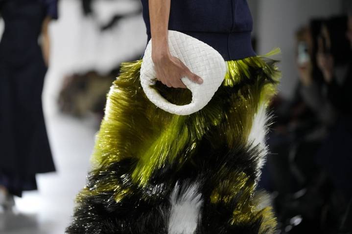 Louise Trotter’s Bottega Veneta premiere delves into the house’s craftsmanship with looks that swirl