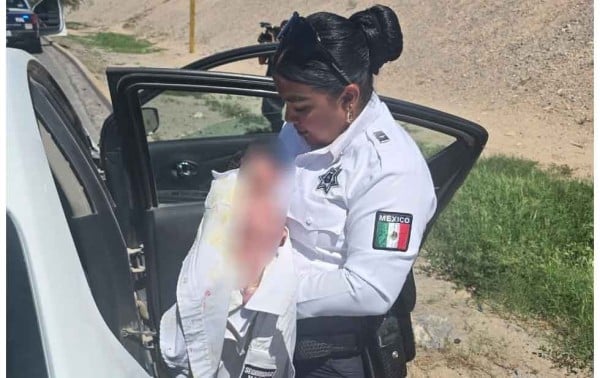Video: Auxilian agentes viales a mujer en labor de parto en un taxi