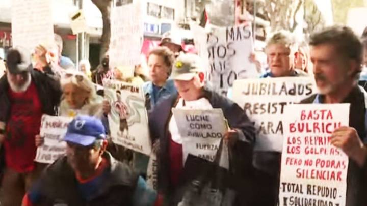 Otro miércoles de protesta: jubilados y discapacitados volvieron a reclamar frente al Congreso