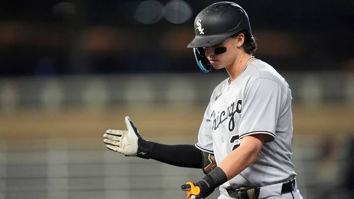 Taylor hits 2-run double in ninth to lead White Sox to 4