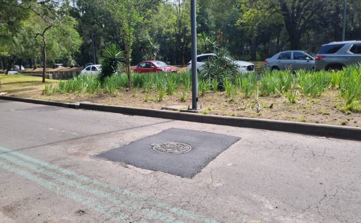 Coladera mal tapada ya fue reparada; tras caída de atletas en Maratón CDMX, Sobse corrige el desperfecto