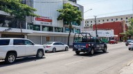 Sujetos lanzan "ponchallantas" contra camioneta del secretario de Seguridad de Culiacán durante operativo