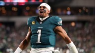 Eagles superan a Cowboys en un duelo vibrante