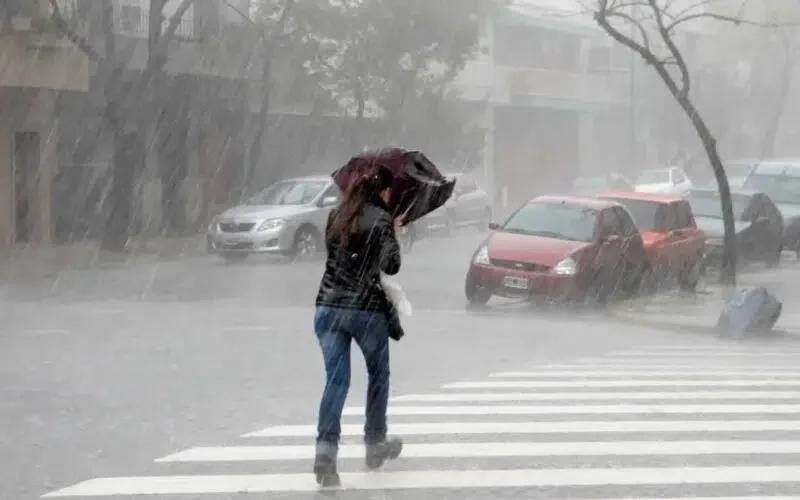 Inameh pronostica lluvias dispersas y actividad tormentosa en gran parte de Venezuela este lunes