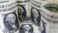 La tensión cambiaria no afloja: el dólar trepó $50 por exceso de demanda y encara otra rueda difícil