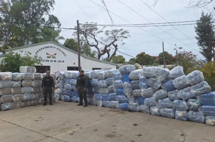 Secuestran cocaína, hojas de coca y 69.000 atados de cigarrillos