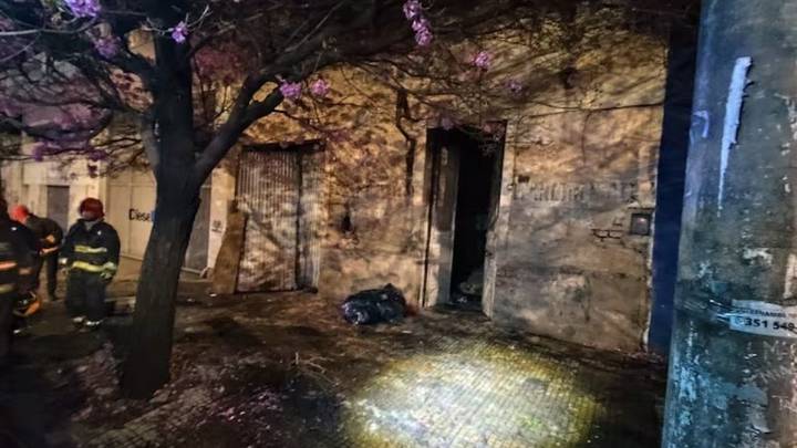 Tragedia en Córdoba: dos niños y un hombre murieron tras incendiarse su casa
