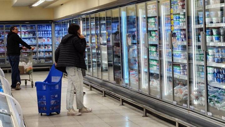 "La leche de vaca es un alimento imprescindible" y otros mitos sobre los lácteos