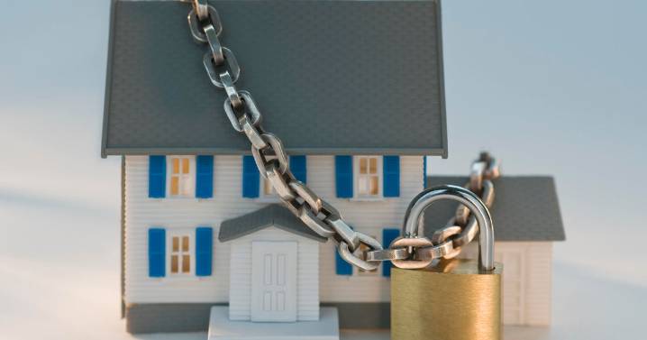 Should you lock in a mortgage rate this September? Experts weigh in