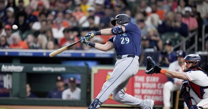 Cal Raleigh's record-breaking home run lifts Mariners over Astros for 6