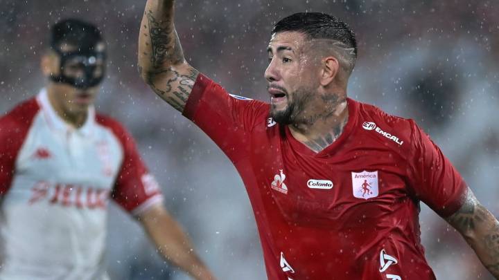 Primera decisión de América de Cali con Rodrigo Holgado, tras ser suspendido por la FIFA
