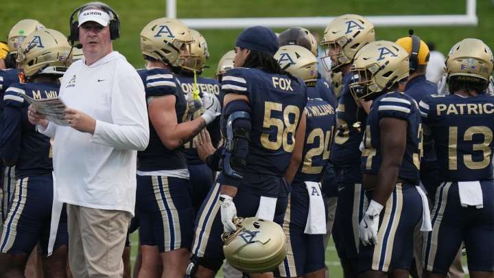An Akron Zips assistant gets shout-out after first win of 2025