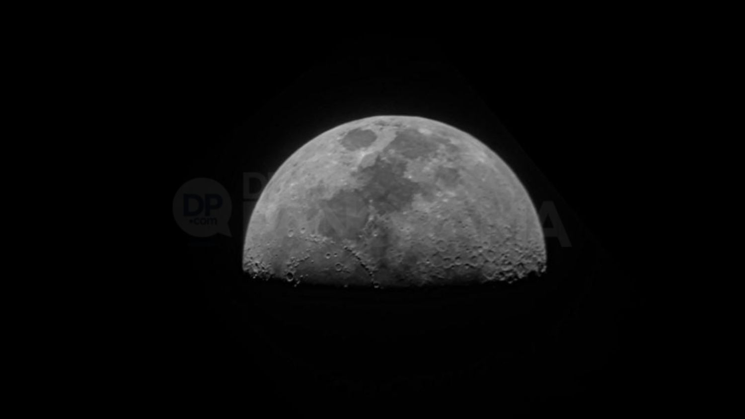 ¿Qué significa la luna en cuarto creciente?: así se vio al satélite el último día de agosto en Santiago