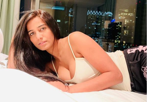 Bikini-clad Poonam Pandey kicked out of ‘Ramlila’