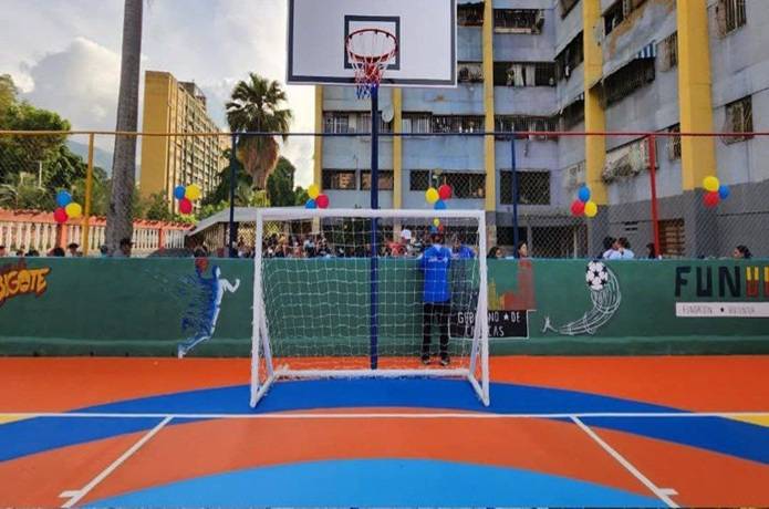 GDC entrega cancha deportiva completamente recuperada en UD