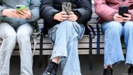 ¿Tus hijos pasan mucho tiempo en el teléfono? Experta revela el tiempo que ellos necesitan #21Sep