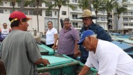 Conapesca promete motores y apoyos para pescadores de Playa Norte, en Mazatlán