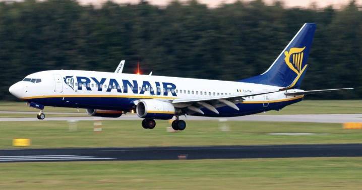 Ryanair cierra su base de Santiago y cancela vuelos a Vigo y Tenerife Norte: Baleares se libra del recorte