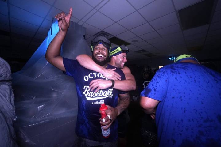 MLB playoff watch: Blue Jays clinch berth, plus bracket and clinching scenarios