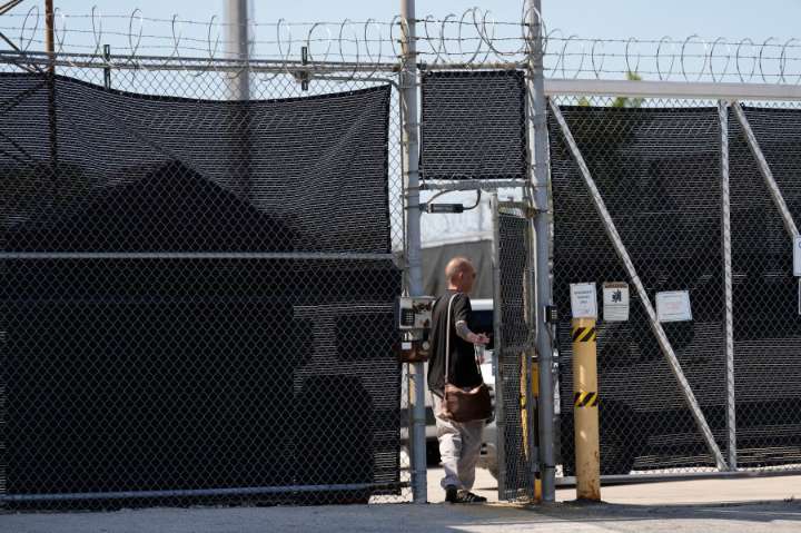 New Chicago immigration campaign prompts confusion as city braces for federal intervention