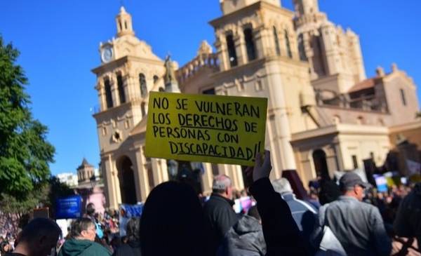 Presentan un amparo para que Milei aplique la ley de Emergencia en Discapacidad