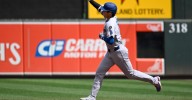 Dodgers rely on Hall of Famers to salvage a game