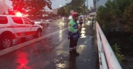Rescata PC a personas atrapadas en 2 vehículos durante la fuerte tormenta