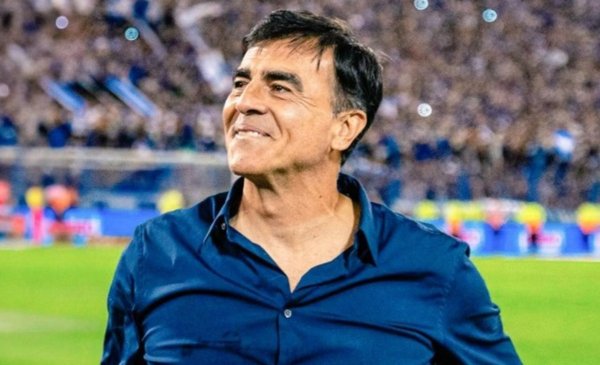 Gustavo Quinteros se acerca a Independiente: reunión positiva y ¿debut contra Racing?