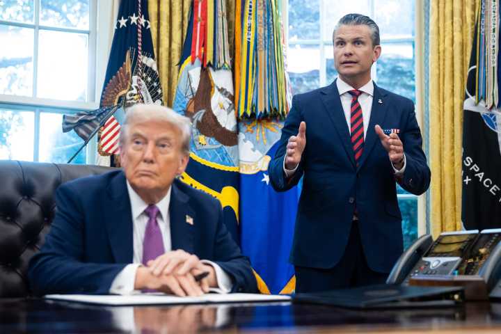 Trump advierte a Maduro derribar aviones venezolanos si amenazan buques de EE.UU.