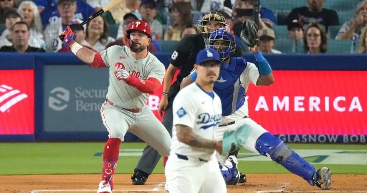 Phillies clinch NL East title in wild 10th-inning comeback against Dodgers