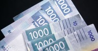 Peso mexicano ‘araña’ un centavo al dólar; peso argentino ‘salta’ más de 3%