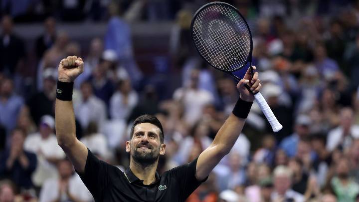 Novak Djokovic reaches US Open quarterfinals with dominant effort