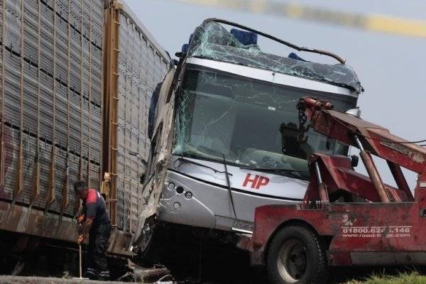 Al menos 10 personas mueren y 60 resultan heridas en el choque entre un tren y un autobús en México