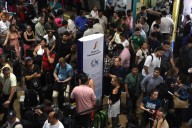 Incendio obliga a suspender por horas los servicios en el principal aeropuerto de Bolivia