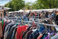 Este mercadillo cántabro solo abre los sábados y es el paraíso de las gangas