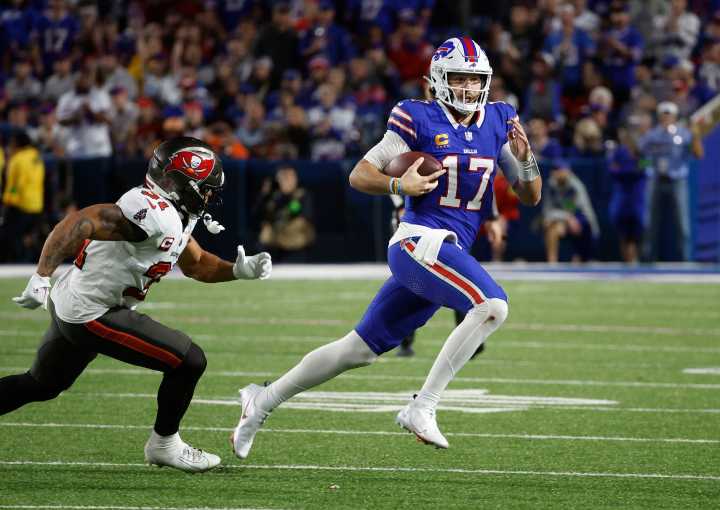 Thursday Night Football: Bills-Dolphins Predictions, Spreads, Prop Bets