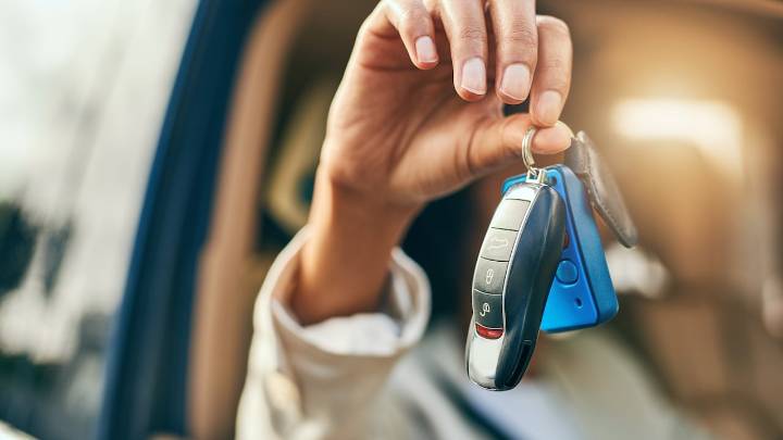 ¿Qué está pasando con los traspasos de vehículos? Reportan demoras que afectan la compra y venta de nuevos y usados