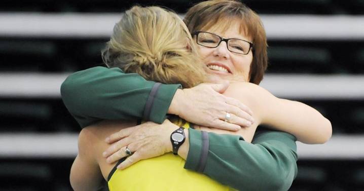 Vavra to be inducted into coaching Hall of Fame