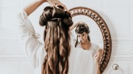 Qué es el síndrome de Rapunzel: una adolescente ha tenido que ser operada de urgencia para extraerle una enorme bola de pelo del estómago