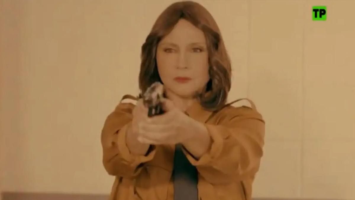 Glòria Serra sorprende emulando a 'Los ángeles de Charlie' para anunciar la nueva temporada de 'Equipo de investigación', que ya tiene fecha de estreno