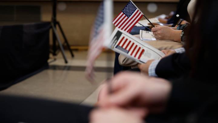 USCIS contratará agentes armados que podrán arrestar a  inmigrantes