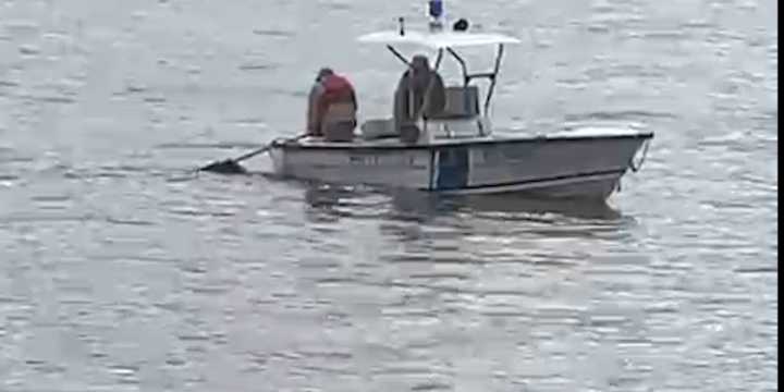 Rosario: hallaron un cuerpo flotando en el río Paraná y se determinó que tenía un fuerte golpe en la cabeza