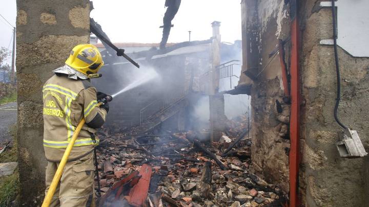 El fuego avanza por los cañones del Sil y quema ya 2.000 hectáreas
