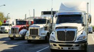 Qué ocurrirá con la licencia de conducir de los camioneros migrantes en EE. UU. tras cambios