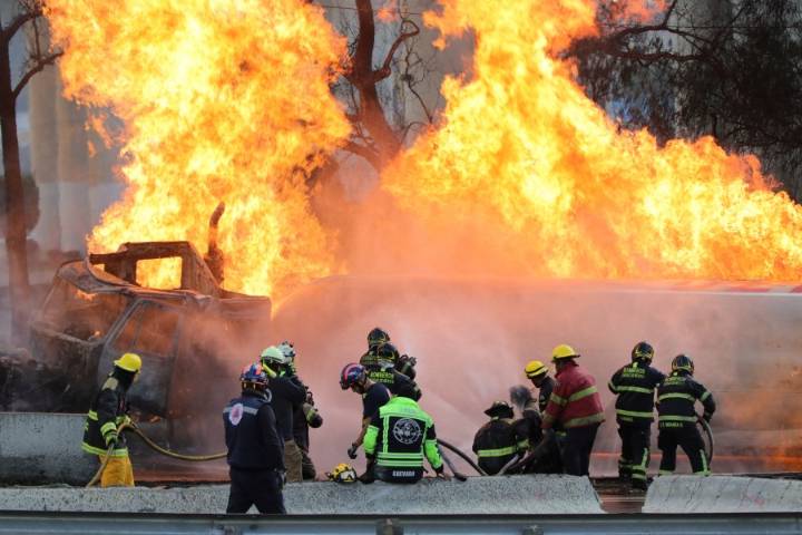Massive gas tanker explosion in Mexico City kills 3 people and injures 70 others