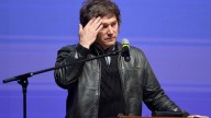 Encuesta: la imagen positiva de Milei tocó un nuevo piso y crece la "bronca" social