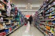 US service sector regains speed in August; employment weak