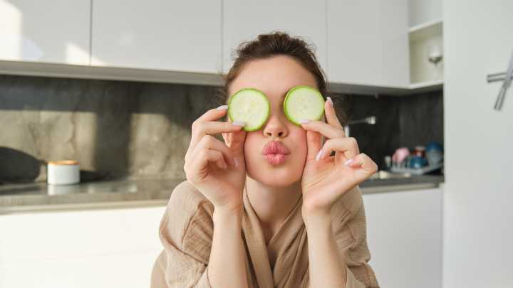 6 tónicos con vitamina C que de verdad iluminan la piel y borran las manchas